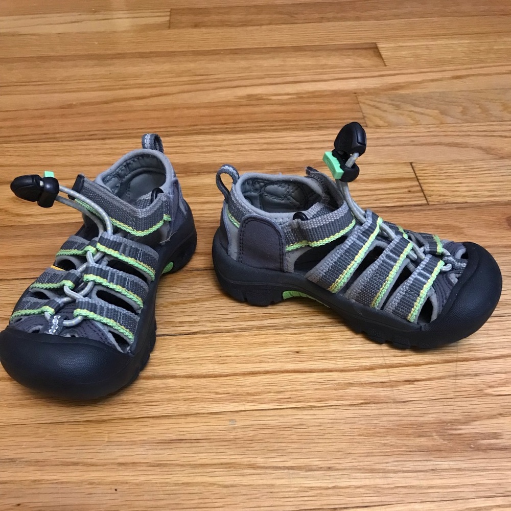 Toddler KEEN size 9 shoes